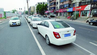 來看鄭州首創(chuàng)“內嵌式”停車位長啥樣？
