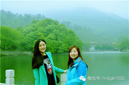 奧斯卡汽車影城的美女和這個風景融入的真好啊，有木有？！