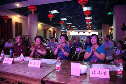 我省著名豫劇表演藝術(shù)家素君（左2）、常香玉弟子、國(guó)家一級(jí)演員張?jiān)聵s（右2）