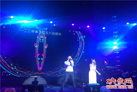 丁當(dāng)現(xiàn)場分享了她的代表曲目，《猜不透》全場大合唱，歌手嚴(yán)爵充分展現(xiàn)創(chuàng)作型歌手的特點(diǎn)。