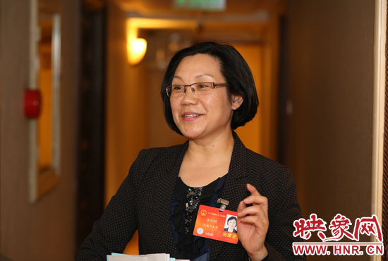 全國人大代表、商丘市實驗小學(xué)校長高阿莉做客映象網(wǎng)兩會微視。