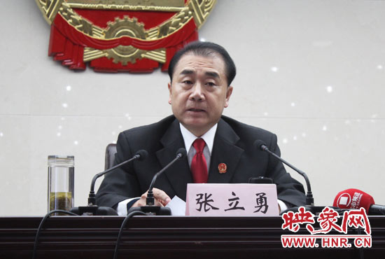 省高院院長張立勇說，全省法院一定要堅定為農(nóng)民工討薪的立場不動搖