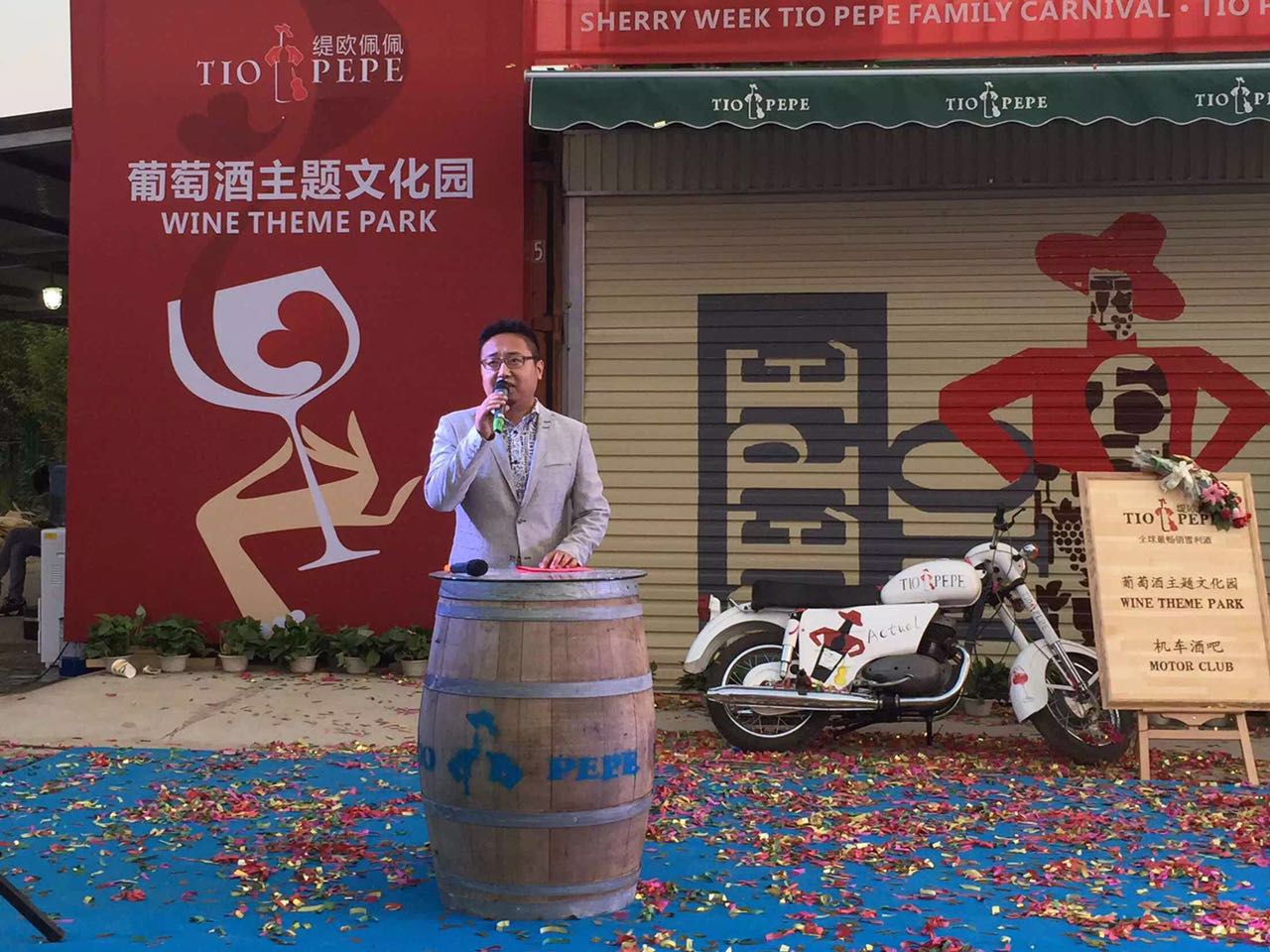 我們的巖歐巴出場嘍！真的是迷倒臺下一片！