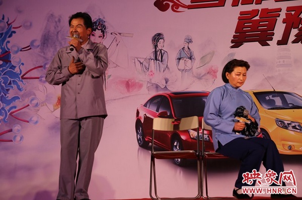 戲曲演員劉海功表演的《月下相會》經(jīng)典生動，詼諧幽默。