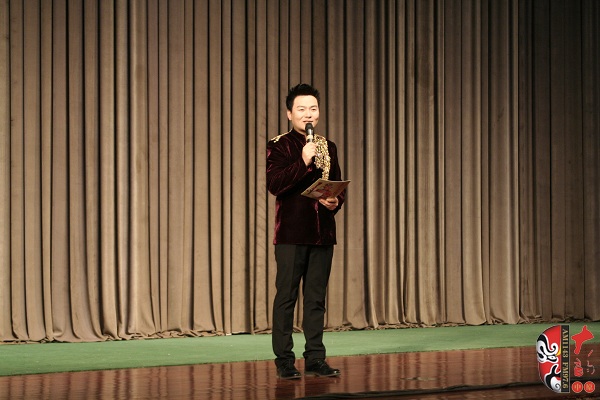 主持人：著名戲曲節(jié)目主持人、河南電臺(tái)戲曲廣播“當(dāng)家小生”月陽