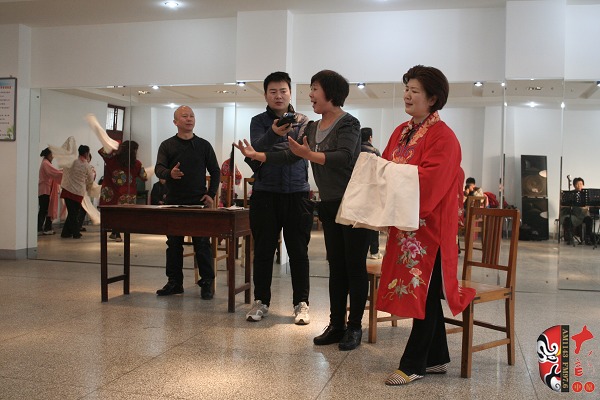 著名戲曲節(jié)目主持人、河南電臺戲曲廣播當家小生月陽錄制現(xiàn)場花絮