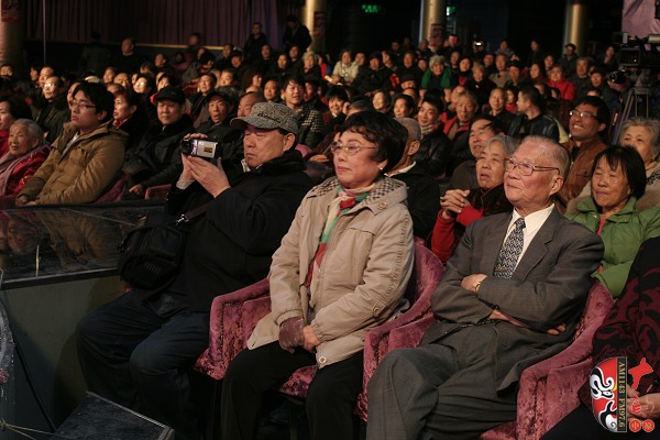著名豫劇表演藝術(shù)家張月榮(中)、臺灣知名學者趙明普(右)