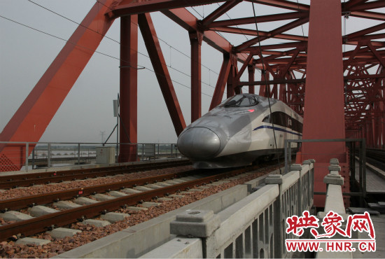 此趟列車為執(zhí)行鄭焦鐵路運行試驗任務(wù)的DJ55108次動檢車。