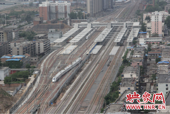 本次運行試驗由2列CRH2A型動車組擔當，計劃試驗速度為每小時200公里。