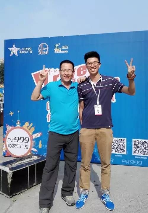 主播鄭強(qiáng)，這兩條大長腿，恩…適合去學(xué)游泳