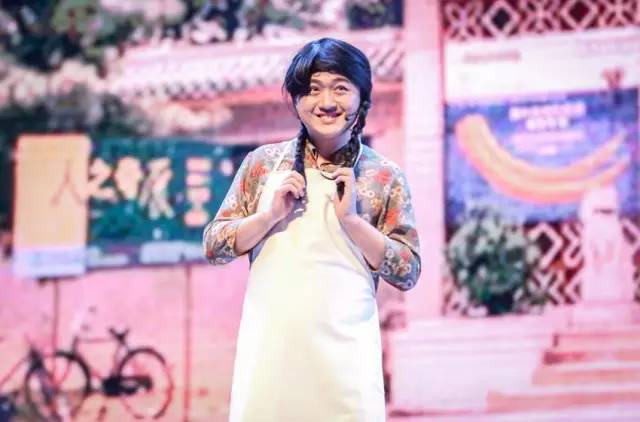 小品《那些年我們錯(cuò)過的一支舞》，主播樂天、張嵩的裝扮你給打幾分？