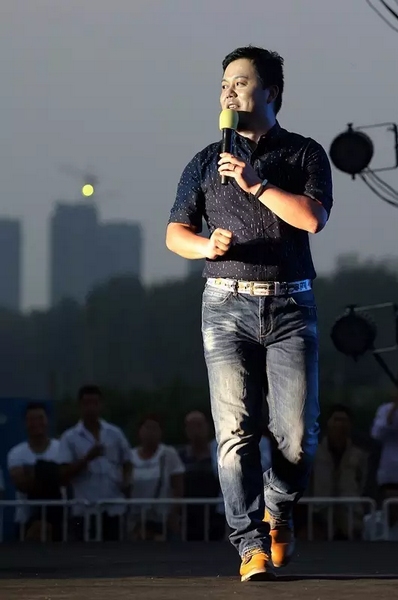 莫非此刻是在向前走還是向后移？