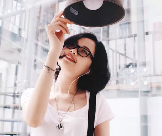 當然，怎么能少的了美女出鏡？