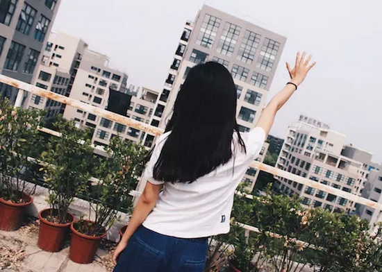 你問我要去向何方，我指向天空的方向。