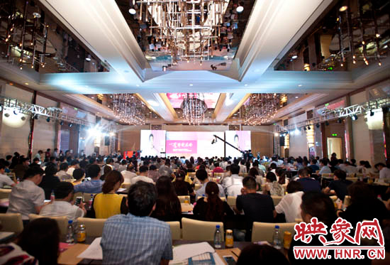 5月28日，一場河南企業(yè)家的盛會在鄭州舉辦，群象島2015夏季峰會以奮斗者為本致敬奮斗者。