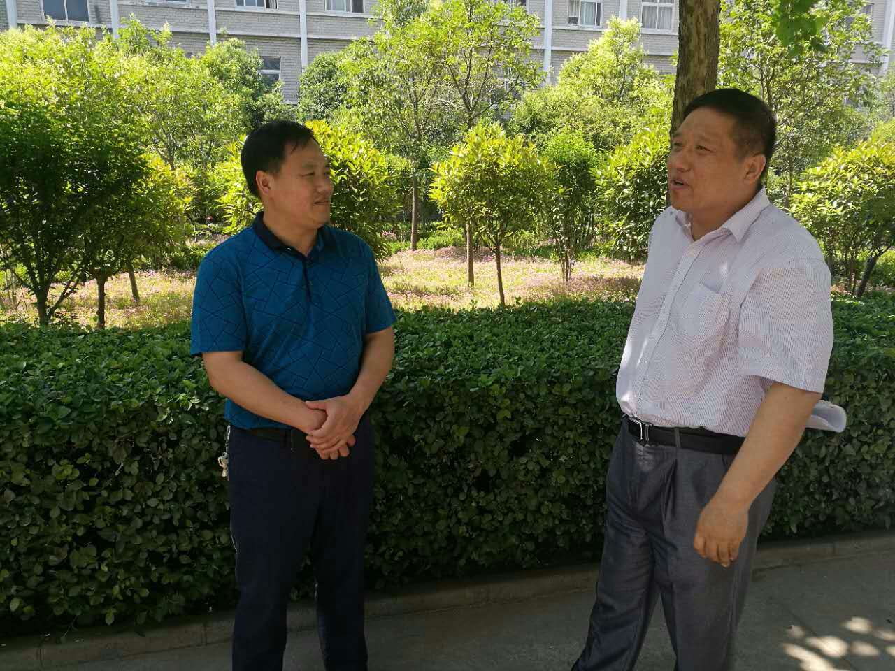 兩支部負責(zé)人親切交流