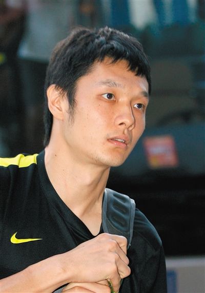 楊智 足球守門員,現(xiàn)效力于北京國安隊,為國家隊守門員。