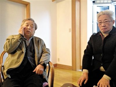 前晚，年過(guò)七旬的劉光嘉及妻子向記者講述強(qiáng)拆經(jīng)過(guò)。