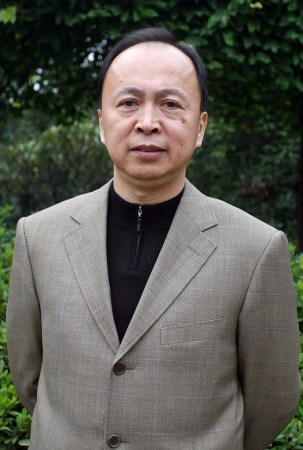 2007年11月5日，十七大黨代表湘西自治州州委書(shū)記童名謙。