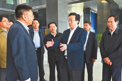 4月9日，省委書記、省人大常委會(huì)主任郭庚茂帶隊(duì)，在洛陽高新技術(shù)產(chǎn)業(yè)集聚區(qū)內(nèi)觀摩考察。