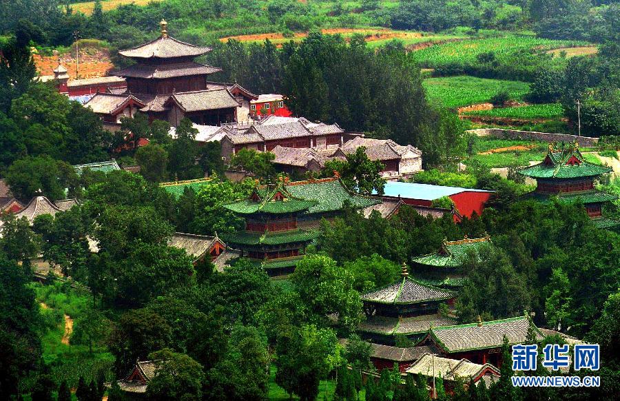 　從少林寺對面的山峰上俯瞰少林寺常住院的全貌(2012年8月4日攝)。