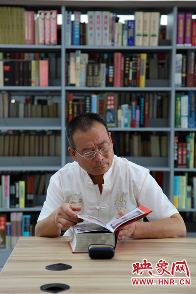 圖書館內(nèi)巨大的存書量，能讓鄭州市民盡情感受閱讀的快樂。