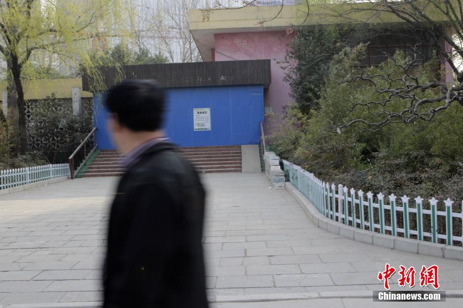 3月17日，河南鄭州動(dòng)物園，原經(jīng)批準(zhǔn)用于大熊貓飼養(yǎng)的場(chǎng)館已經(jīng)關(guān)門。