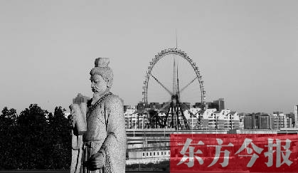 16日，從中原福塔基座平臺看向世紀歡樂園的景象