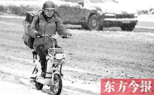 昨日大雪外賣(mài)小哥受歡迎 出租車不打表起步50元