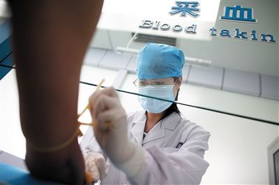 2010年5月，北京艾滋病毒攜帶者可以進(jìn)行快速檢測(cè)。新京報(bào)資料圖片 韓萌 攝
