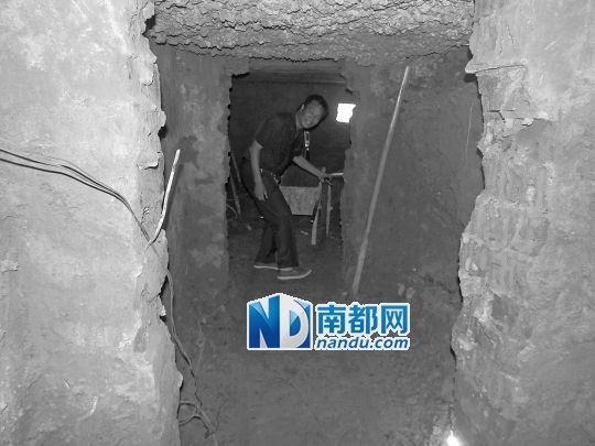 昨日，工人在地宮內(nèi)。CFP圖片