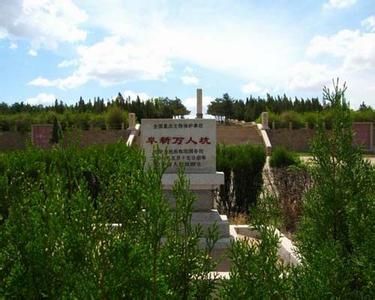 網(wǎng)絡(luò)曝光遼寧阜新“萬(wàn)人坑”遺址遭到嚴(yán)重破壞，出現(xiàn)紀(jì)念碑損壞、館內(nèi)沒(méi)照明、遺骨散失等問(wèn)題