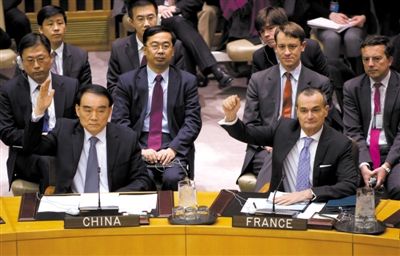 1月22日，紐約，中國常駐聯(lián)合國代表李保東舉手贊成通過對朝鮮制裁決議。