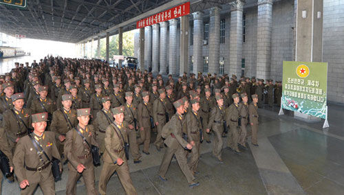 朝鮮人民軍連長級連政治指導(dǎo)員日前陸續(xù)抵達(dá)平壤。