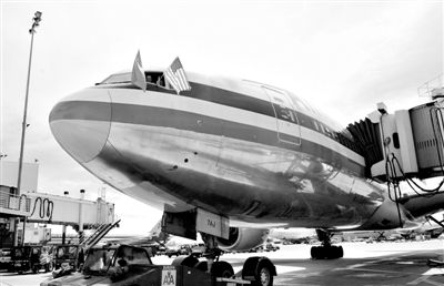 2011年4月5日，美國航空公司為洛杉磯至上海首條直飛航線的開通舉行剪彩儀式。目前，美國航空、美國聯(lián)合航空和達(dá)美航空已經(jīng)向中國提交了飛行計(jì)劃。
