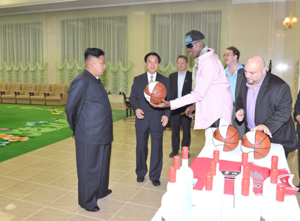近日，朝鮮最高領導人金正恩已在平壤再次會見并宴請了正在朝鮮訪問的前美國全國籃球協(xié)會(NBA)球星羅德