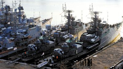 4月1日，停靠在克里米亞塞瓦斯托波爾的軍艦，其中也有烏克蘭海軍軍艦。