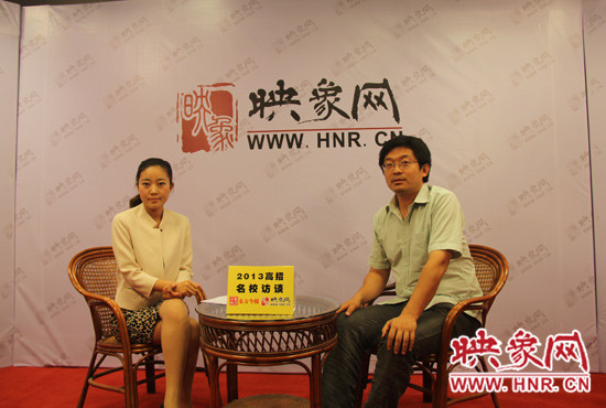 　6月23日，清華大學(xué)河南招生組組長謝旭東做客映象網(wǎng)“2013高招名校訪談”節(jié)目