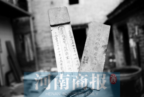 花五松的老宅里，還有祖上留下的牌位