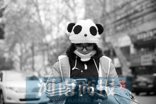 氣溫降了下來，不少人出行都裝備整齊