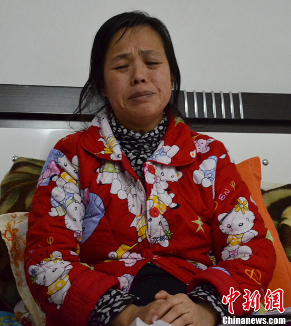 近日，記者在伊春市帶嶺區(qū)職工醫(yī)院廢棄太平間內(nèi)看到了陳慶霞，當(dāng)向記者講訴其兒子走失時，泣不成聲。