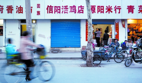 鄭州市一些活禽店紛紛關(guān)門，有人猜測(cè)，是受禽流感影響
