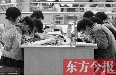 專家認(rèn)為，內(nèi)地高校對學(xué)生創(chuàng)造性、自主性的培養(yǎng)不及港校