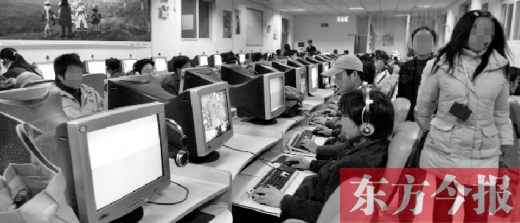 網(wǎng)吧早已成為年輕人的一個重要去處。18年過去了，河南人的生活與互聯(lián)網(wǎng)已經(jīng)密不可分