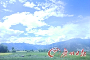 途中的大河煙波浩渺。