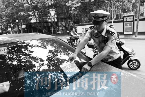 有了這張挪車卡，不會(huì)泄露隱私，別人又能方便地聯(lián)系上自己記者 邱曉峰/攝