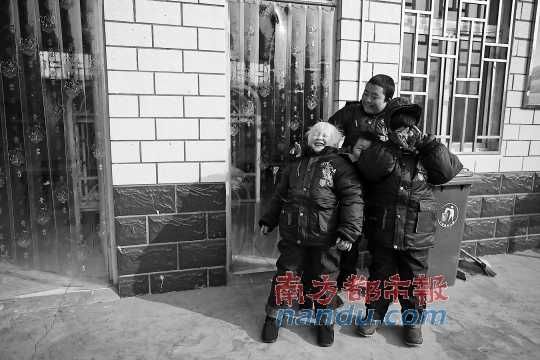 少不更事的孤兒被送往開(kāi)封市福利院。