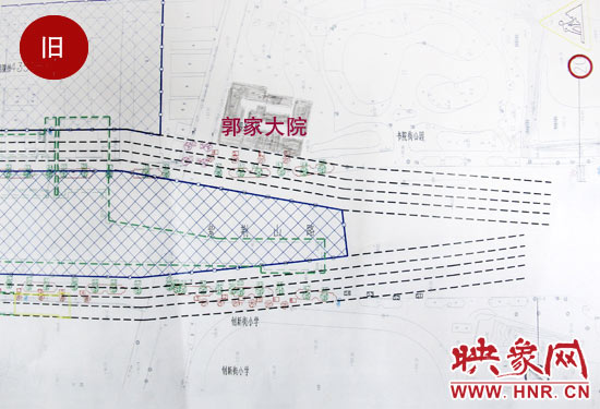 原先圖紙上顯示，在紫荊山路東側(cè)和西側(cè)，各設(shè)計了4條臨時通道。