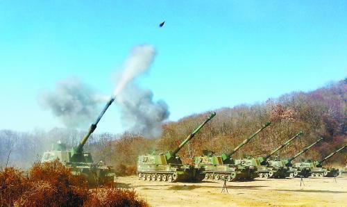 延坪島炮擊事件3周年之際，朝韓間口水仗不斷。圖為韓軍21日舉行應(yīng)對挑釁訓(xùn)練。