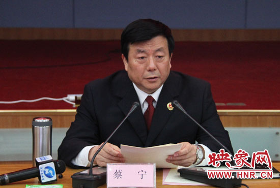 省檢察院檢察長(zhǎng)蔡寧通報(bào)了今年以來(lái)全省檢察工作情況。